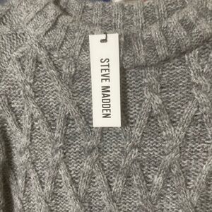 Steve Madden Light Gray Knit Sweater